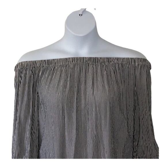 BeachLunchLounge Grey Off The Shoulder Striped Casual Blouse Size Medium - Picture 4 of 14